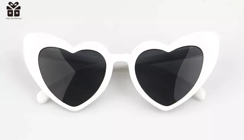 

Винтажные солнцезащитные очки в форме сердца