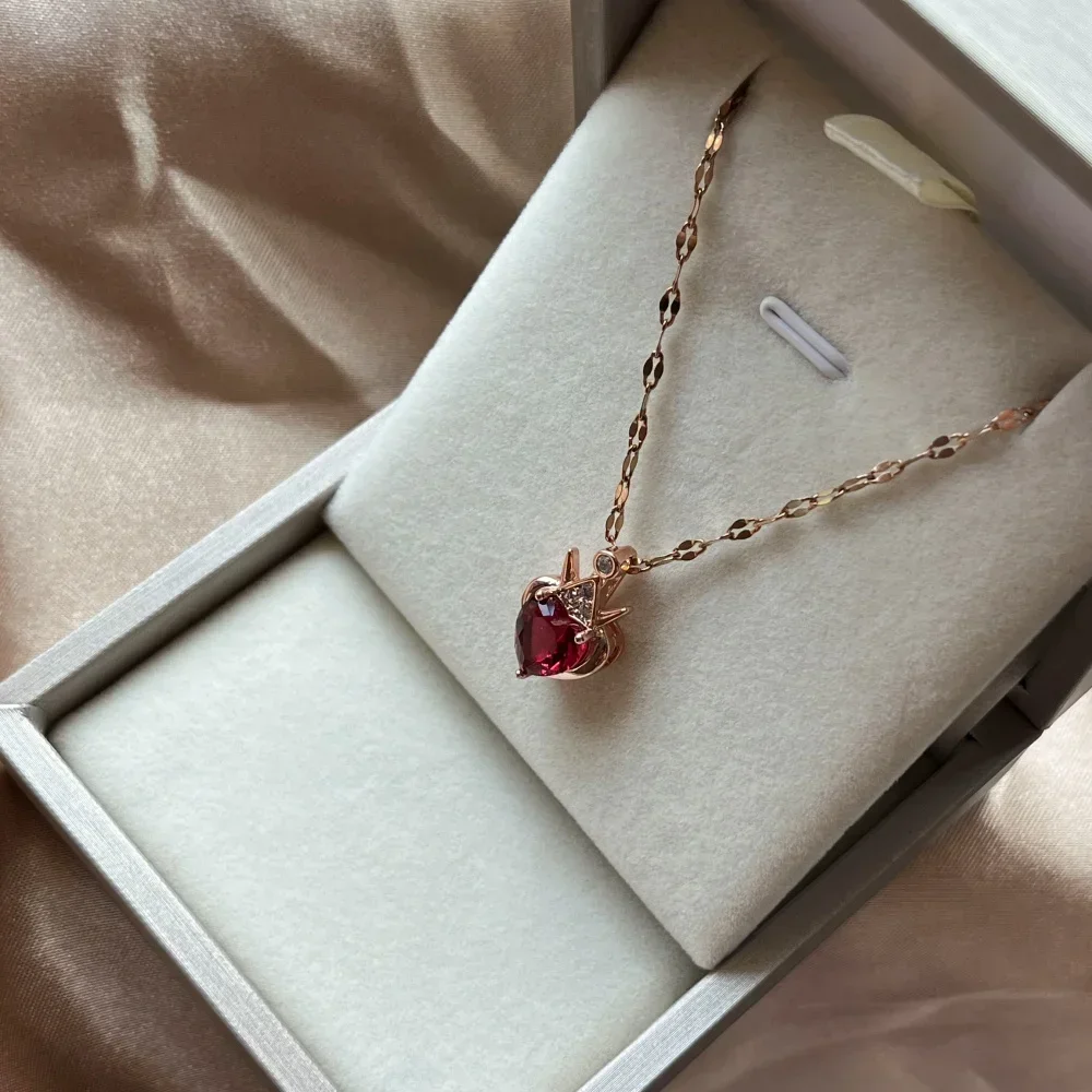 Ожерелье с подвеской в виде фильма Наследники Evie Fairest красное синее кристаллами