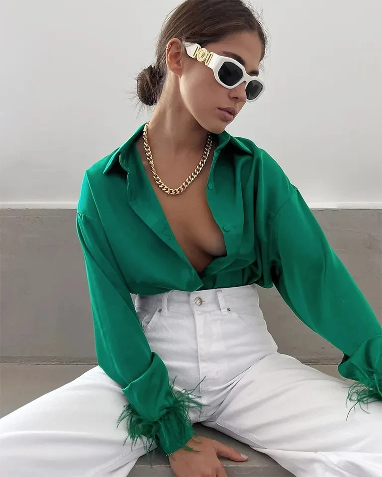 

Женская атласная блузка в стиле оверсайз, с перьями и манжетами