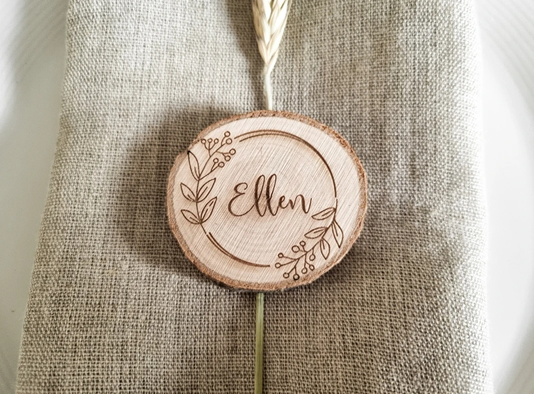 Изготовленные на заказ деревянные ломтики подставки для свадебных сувениров