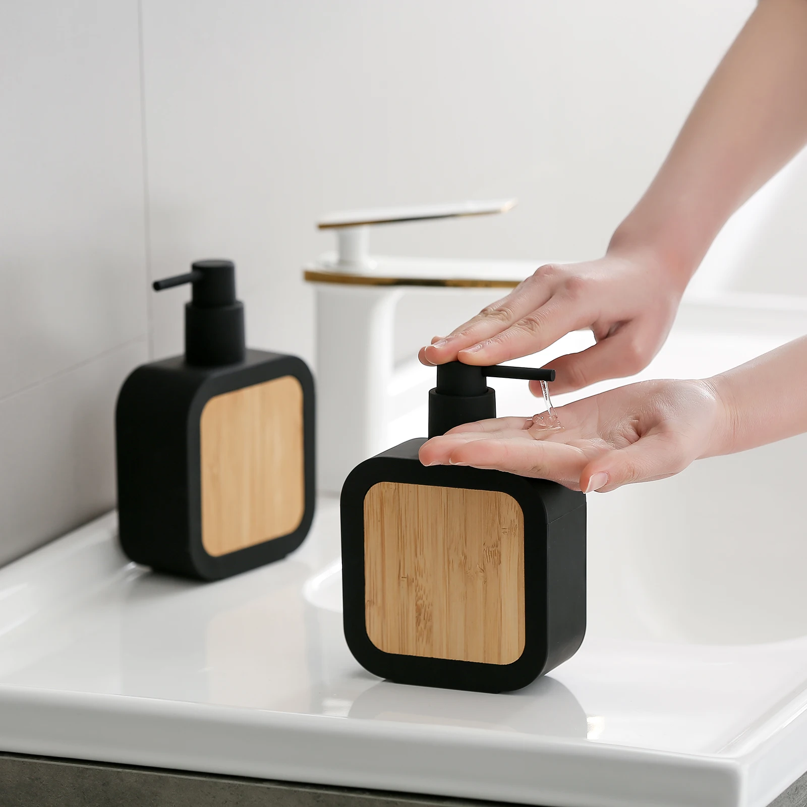 

Home Liquid Soap Dispenser Empty Bottle Dispenser with Press Pump for Shampoo Shower Lotion Portable Travel Hand Washing Bottle