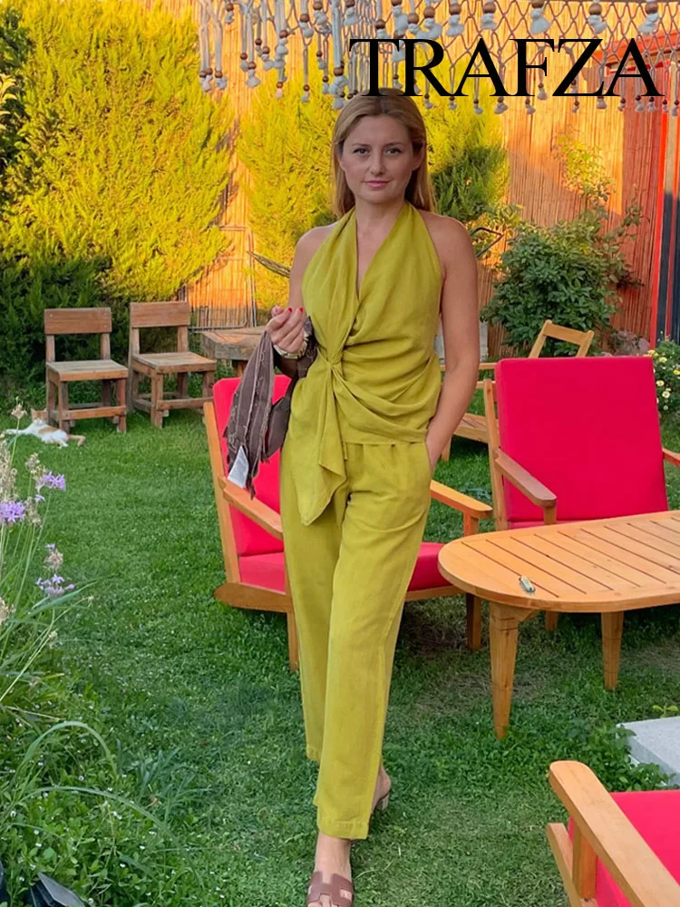 Женский брючный костюм с V-образным вырезом и молнией сбоку