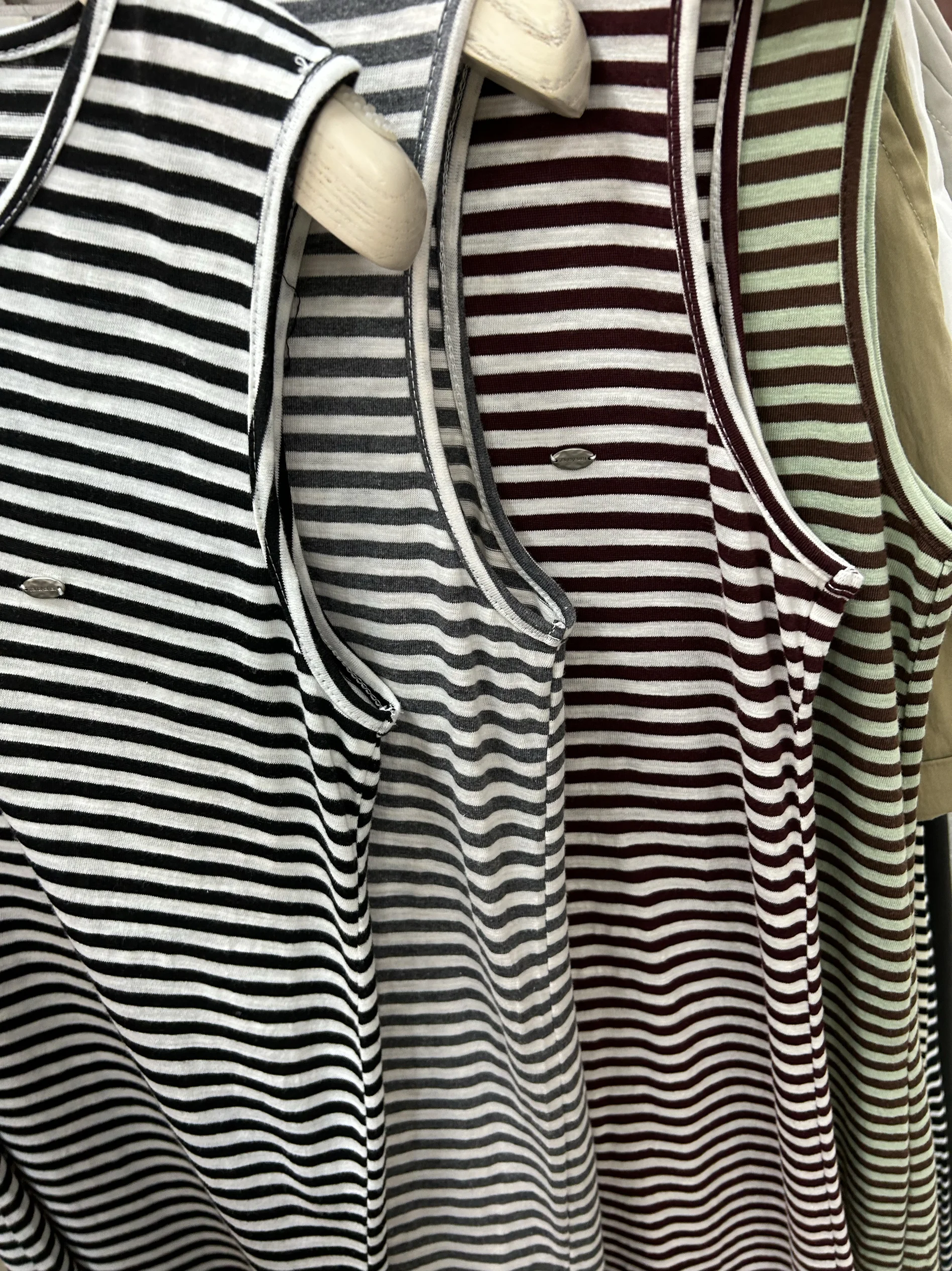 Женское платье-майка в полоску без рукавов