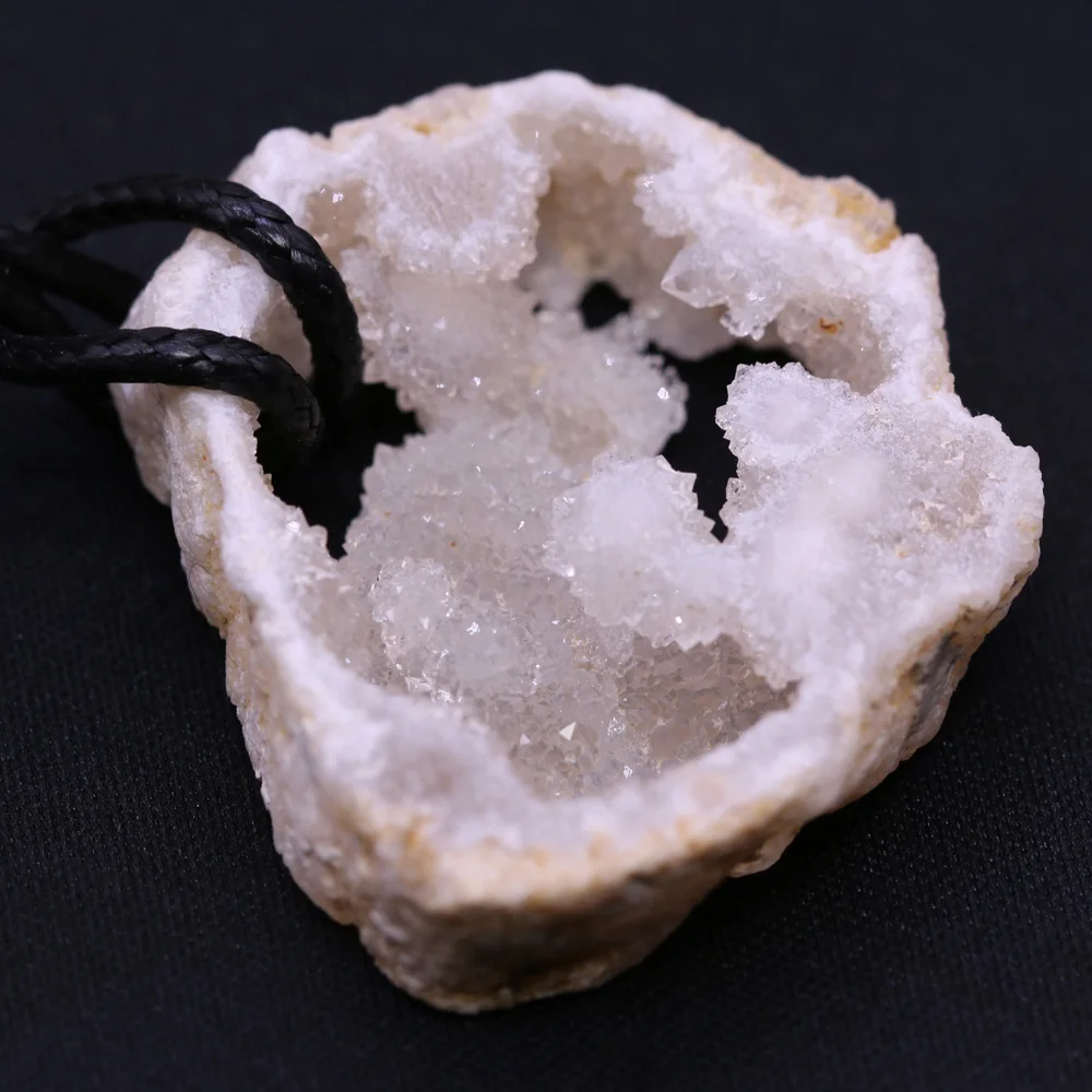 

Natural Agate Geode Raw Crystal Mineral Slice Stone Specimen DIY Necklaces Raw Crystal Jewelry Reiki Healing Crystals Home Decor