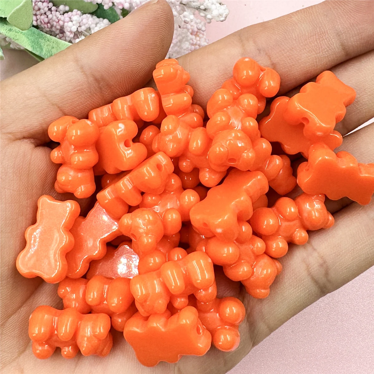 Акриловые бусины ярких цветов