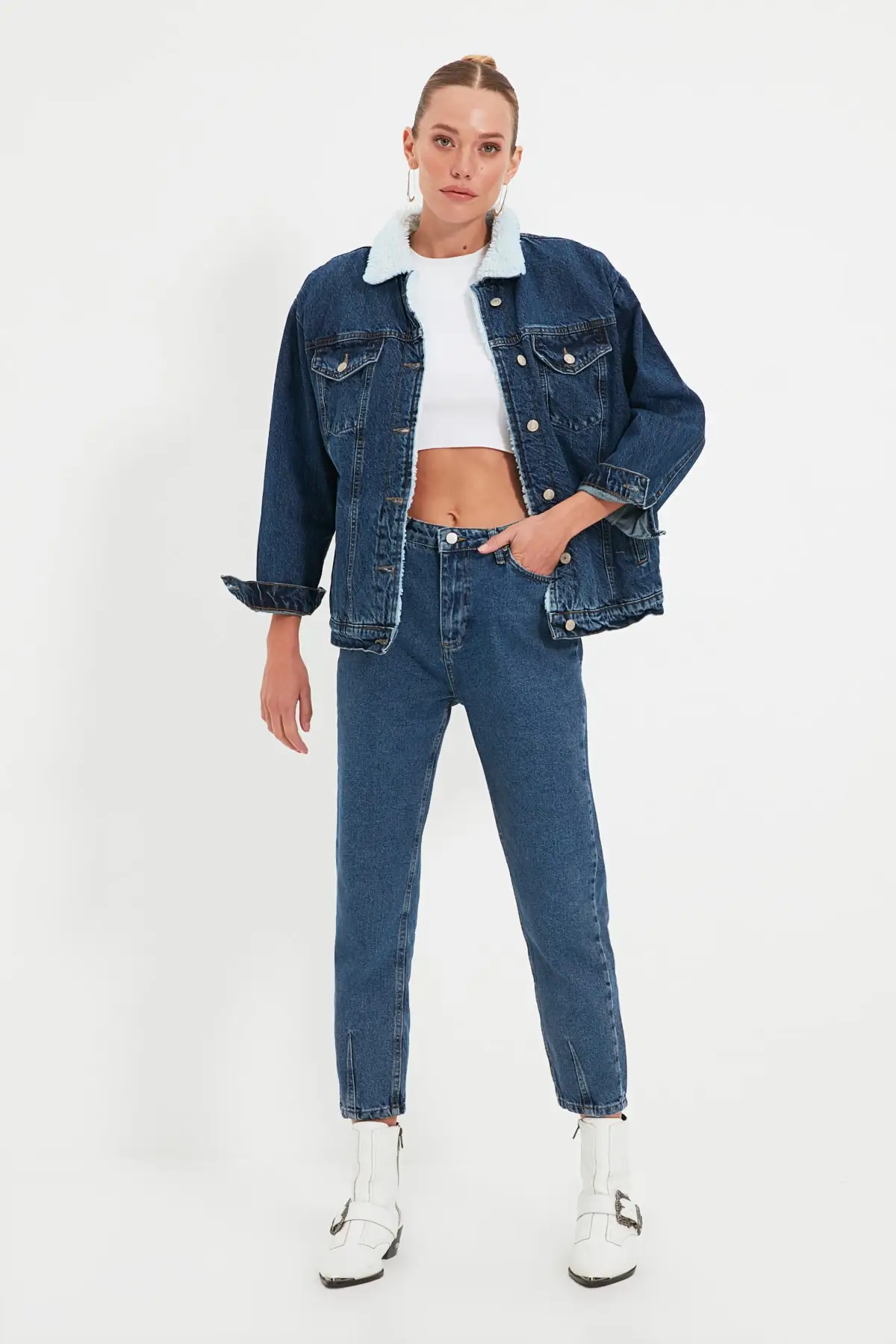 

Trendyol Trotting Detailed High Bel Mom Jeans TWOAW22JE1091