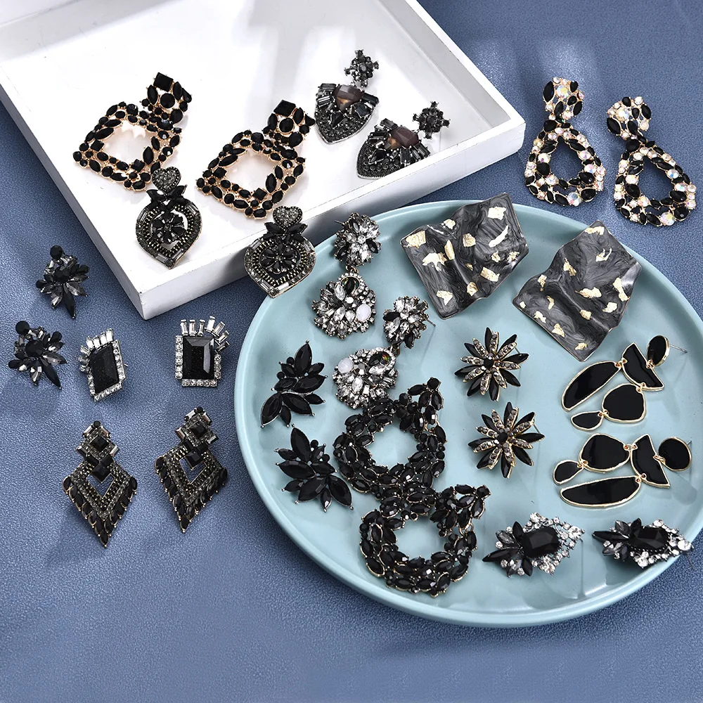 

Elegant black metal crystal retro earrings ladies girls handmade party declaration bohemian jewelry fashion ladies accessories