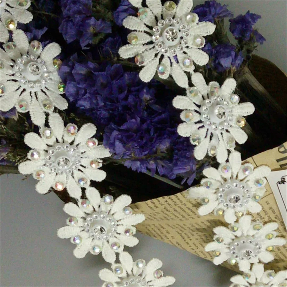 

10PS 4x4cm Soluble 3D Ivory Cotton Flower Fabric Rhinestone Embroidered Lace Trim Ribbon Supplies Craft Apparel Decoration