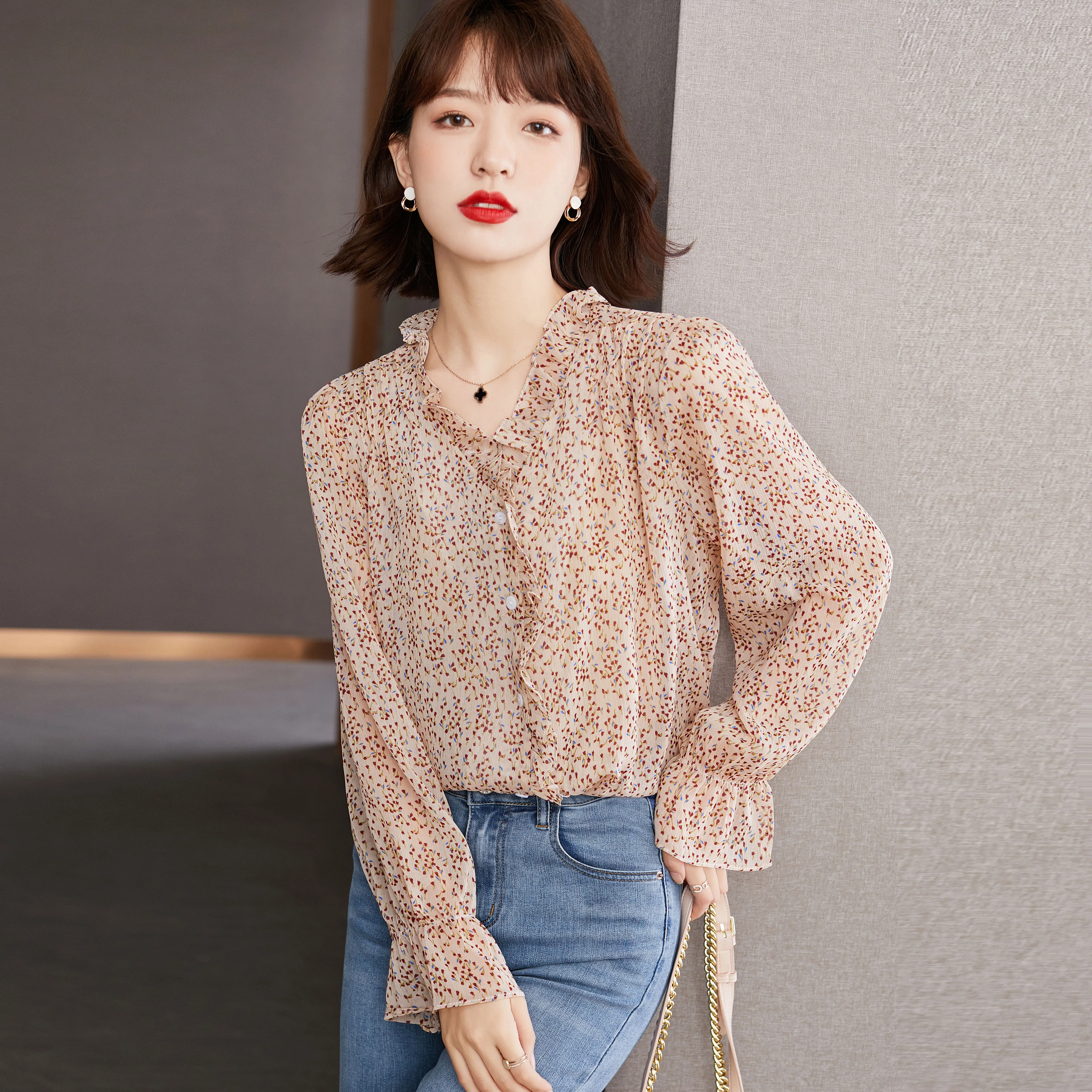 

Women Tops 2022 Autumn New Long Sleeve V-neck Spliced Ruffles Loose Floral Shirt Office Lady Elegant Vintage Casual Blouse B1538