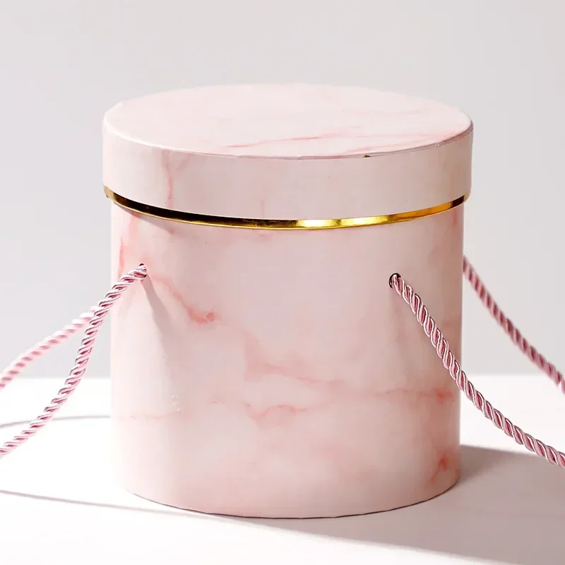 

Картонные подарочные коробки для цветов