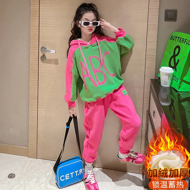 

Одежда для девочек, плюшевый костюм в стиле пэчворк, модный топ с буквенным принтом + штаны, 2 шт., зимний плотный теплый комплект детской одежды с капюшоном на Возраст 4-14 лет