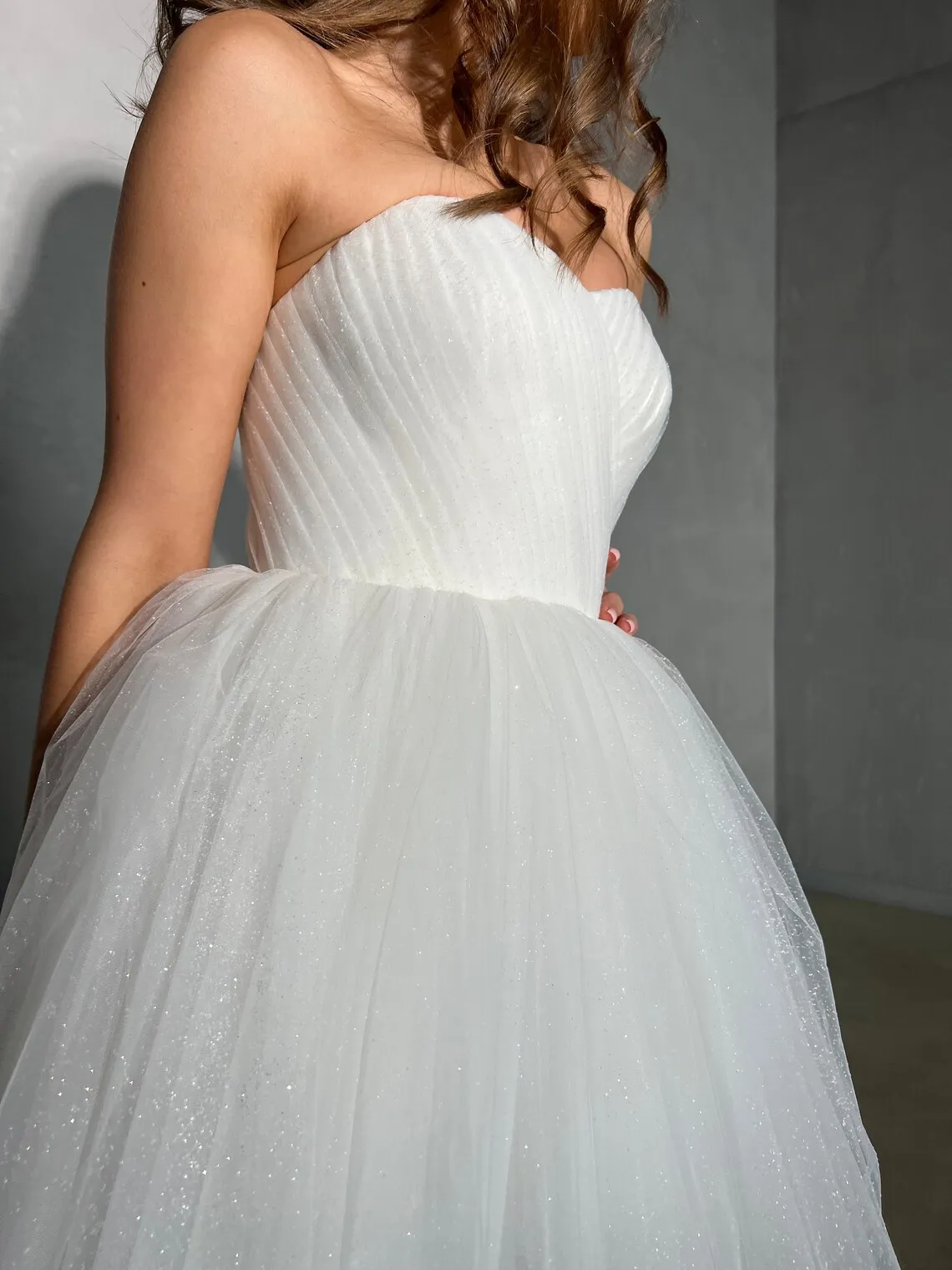 Блестящие свадебные платья короткое простое милое без бретелек бальное платье