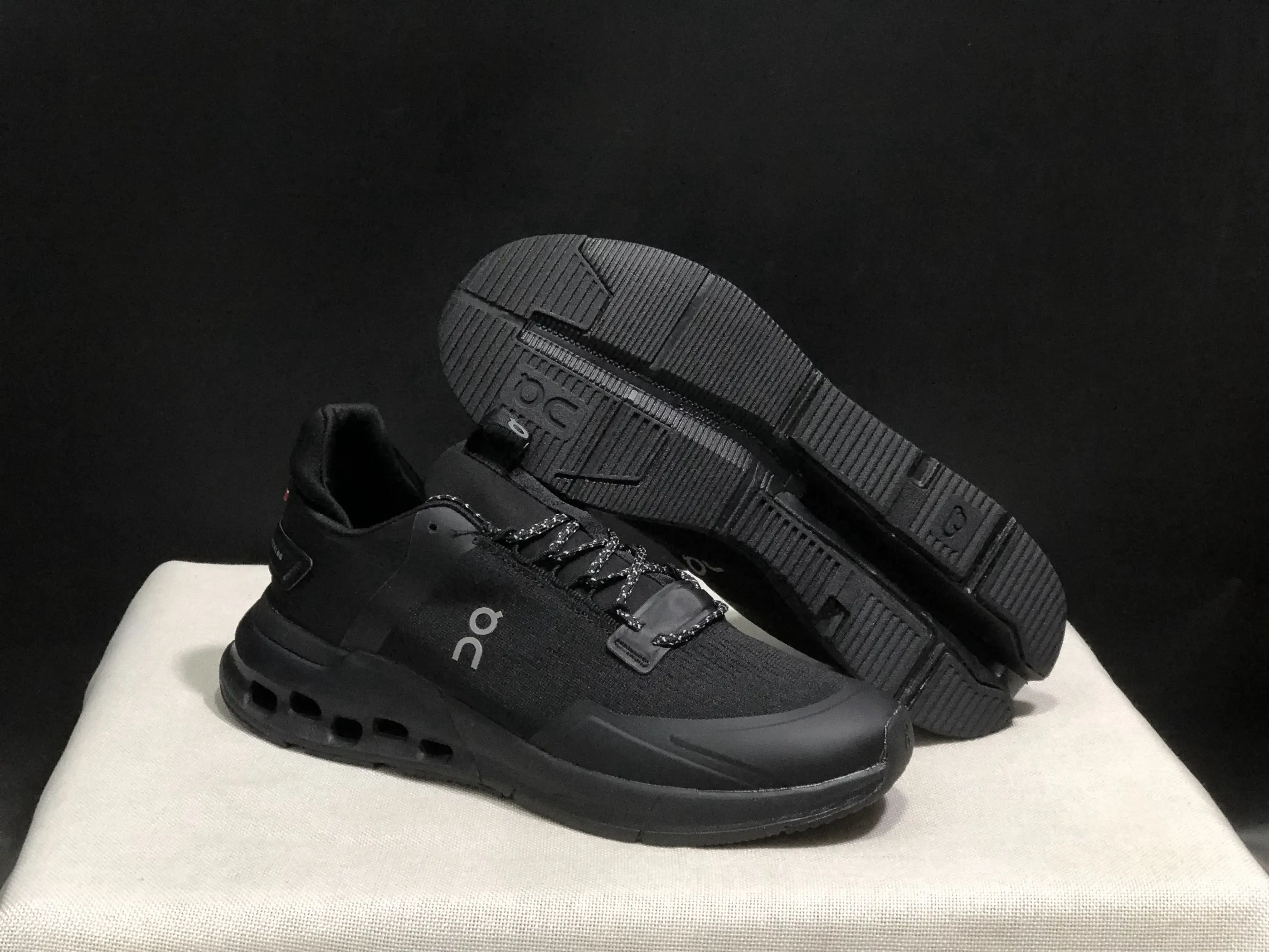 

New On Cloudnova Flux Men Women Running Shoes Classic Runners Shoes Couple Walking Lightweight Breathable Sports Casual Shoes