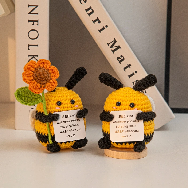 Положительная вязаная крючком пчела позитивные овощи фруктовый маринованный