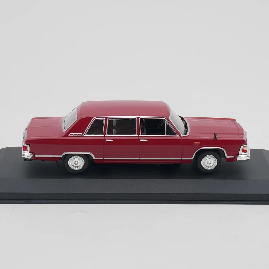 Игрушечная модель автомобиля из сплава