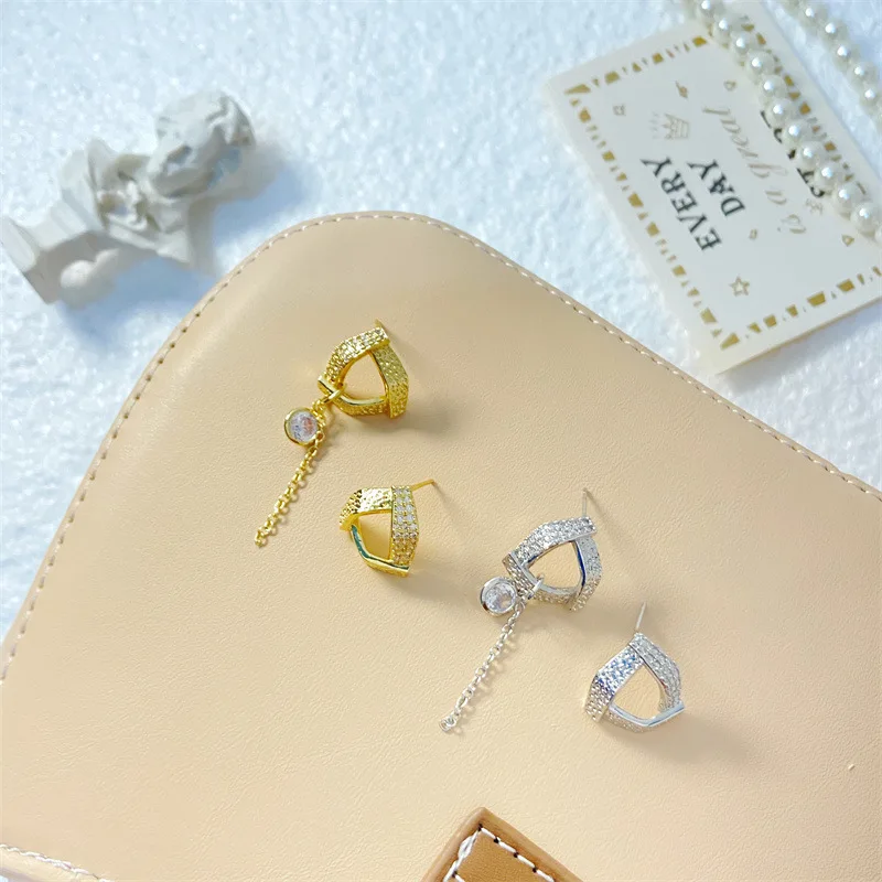 

European and American Simple Geometric Stereoscopic Earrings Popular Design Fashion Trend Personality Women's Versatile Earrings
