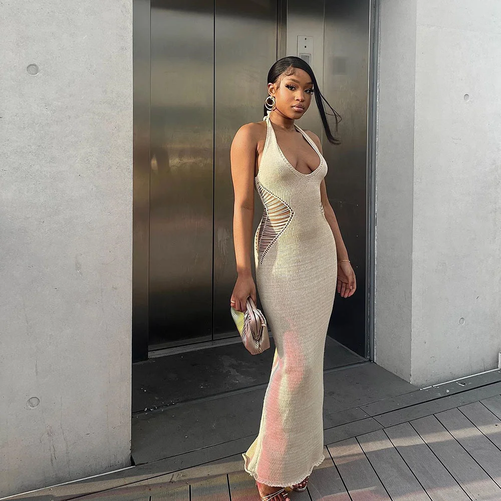 

Женское трикотажное платье-свитер с открытой спиной и открытыми плечами