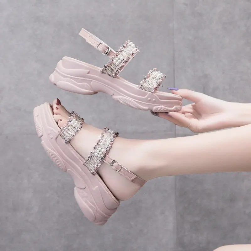 

Модные трендовые женские туфли на блочном каблуке, одно слово, ремешок, верхняя древесина, белая зернистая высота