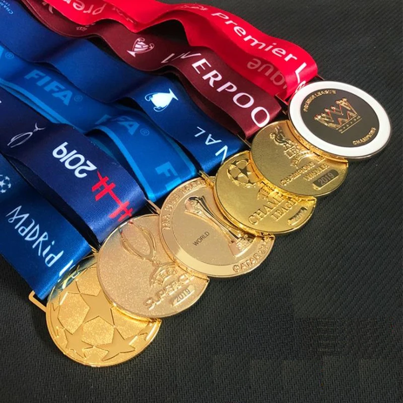 

2005-22 сезон, медаль чемпионов Ливерпуля премьер-лиги, медаль чемпионов на сезон Кубка мира, копия искусственного подарка