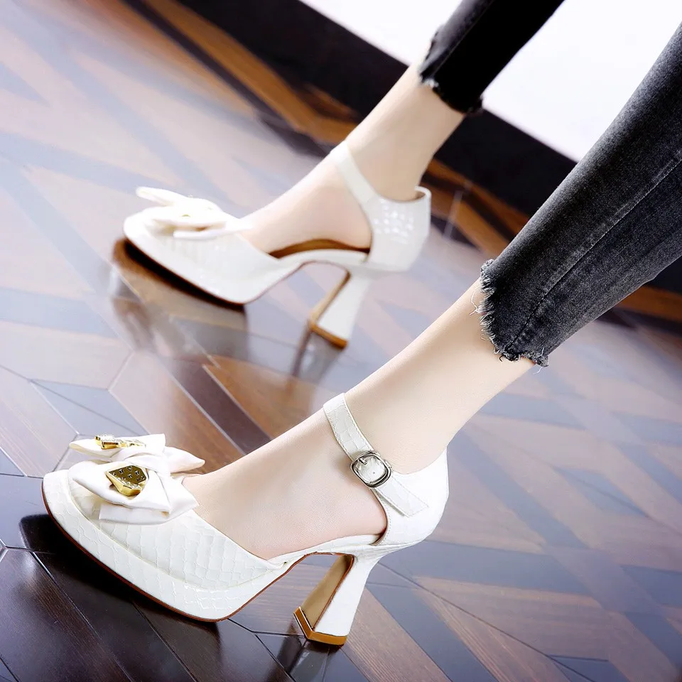 

Women Genuine Leather Ankle Strap Sandals Thick Heels Sandals Platform Chain Super High Heel Buckle Lady Footwear 2022