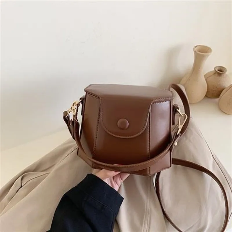 

Women Hong Kong wind small Sen crossbody bag female 2023 new vintage foreign style single shoulder bag with literary hand bag