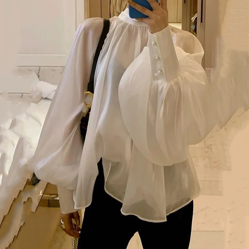 

Блузка женская однотонная с воротником-хомутом и рукавами-фонариками