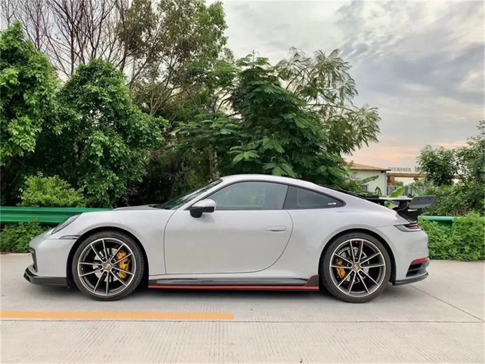 Фото Комплект внешних накладок на пороги TH Style для Porsche 911 992 Carrera, модификация с кованым узором, боковые накладки на бампер для кузова автомобиля №3
