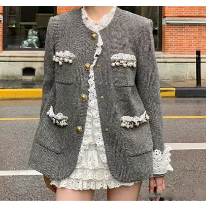 Рисунок 4 - Женское шерстяное пальто с бисером Ssmall