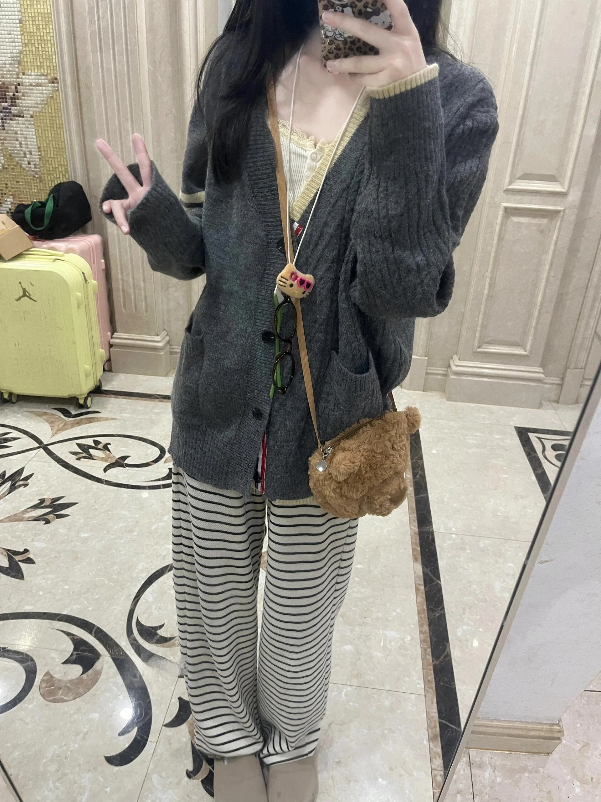 Серый свитер в стиле преппи кардиган верхняя одежда женская весна и осень 2024