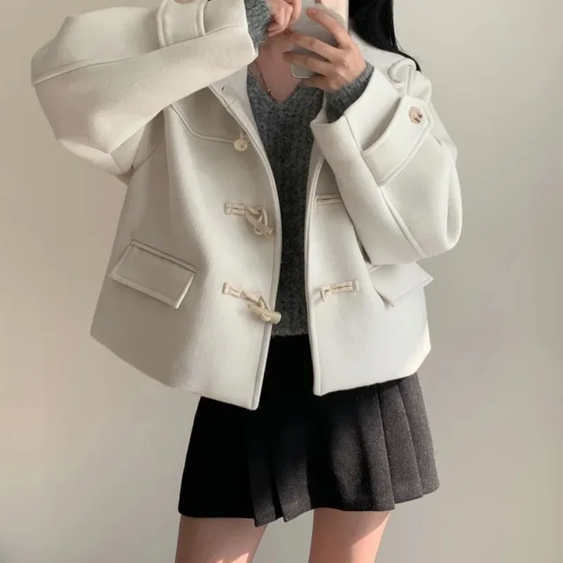 Куртка женская с длинным рукавом на пуговицах капюшоном