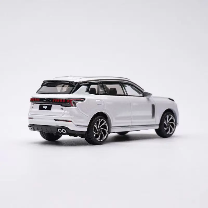 Модель автомобиля Bburago 1:64 серии Ly-nk Co 09