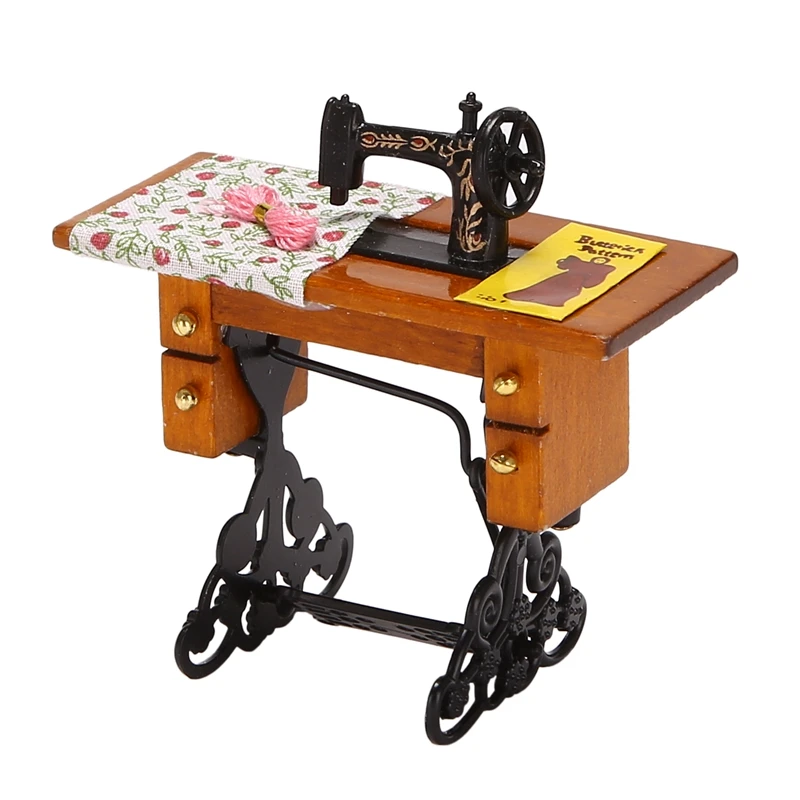 Винтажная миниатюрная швейная машина с тканью для украшения кукольного домика