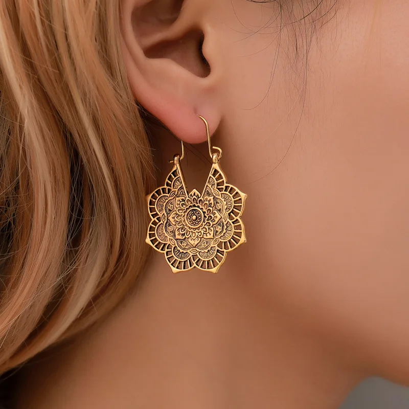 

pendientes Ethnic style earrings exotic mood retro metal hollow flower earrings bohemian carved court style earrings
