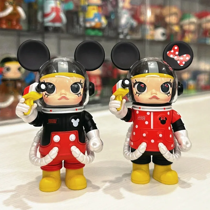 Фигурка героя из мультфильма Молли 100% 400%