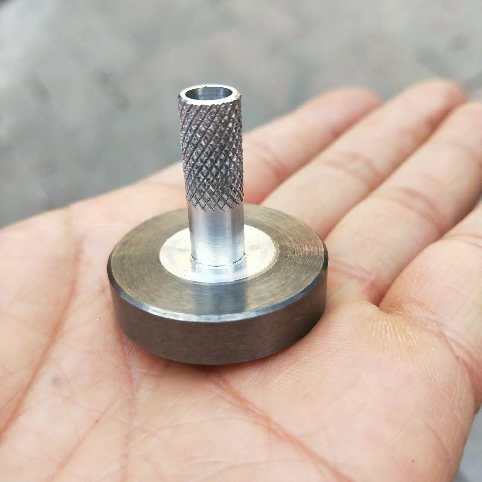 

Tungsten Steel Hand Twisting Spinning Top Gyro Gyroscope Collection Spinner Toys EDC Decompression Toy