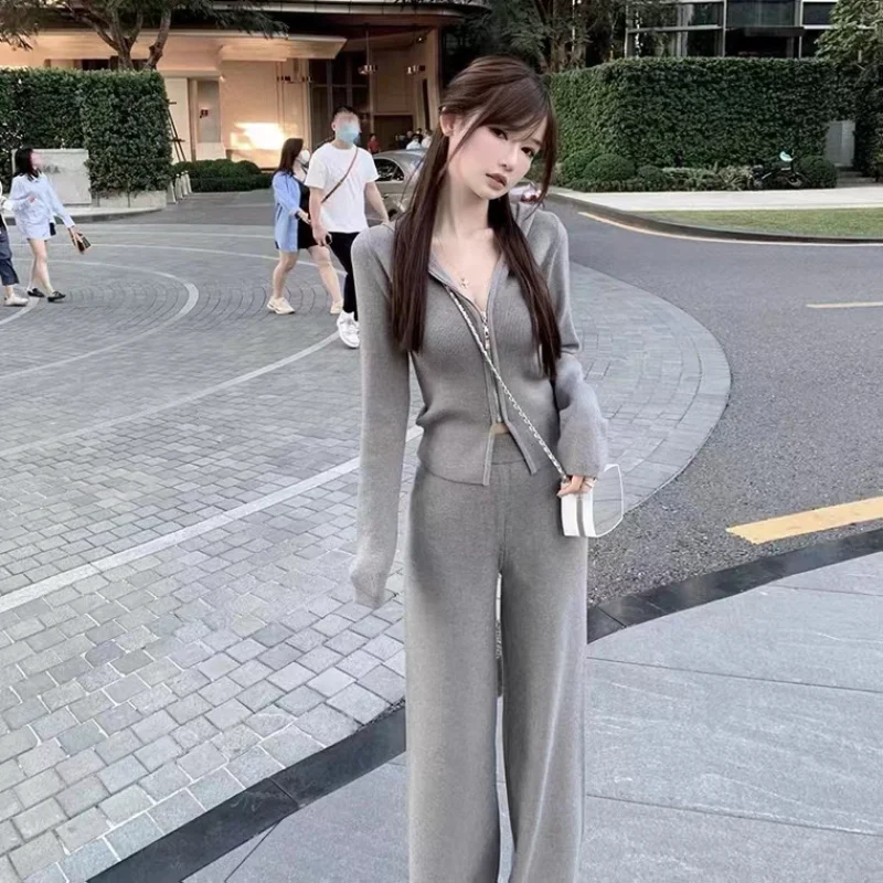 Женский спортивный костюм