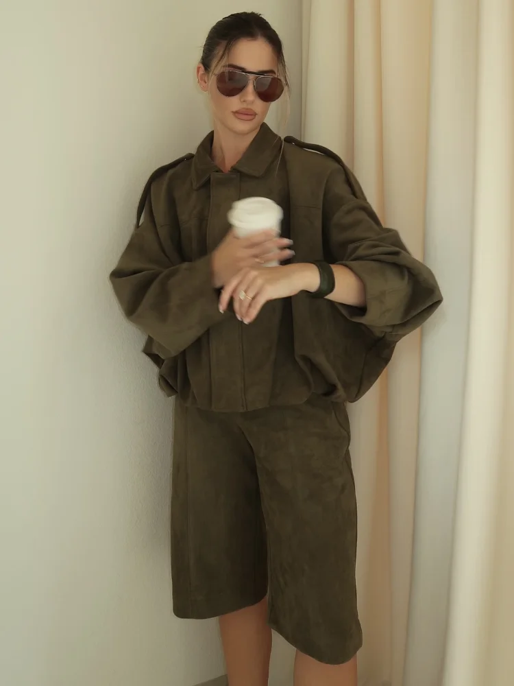 Базовые однотонные замшевые женские короткие пальто на молнии с лацканами