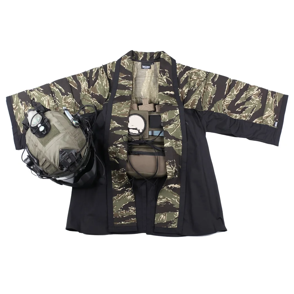 

Outdoor Sports Improved Embroidered Shirt Heart Armour Smock Cloak Training Coat