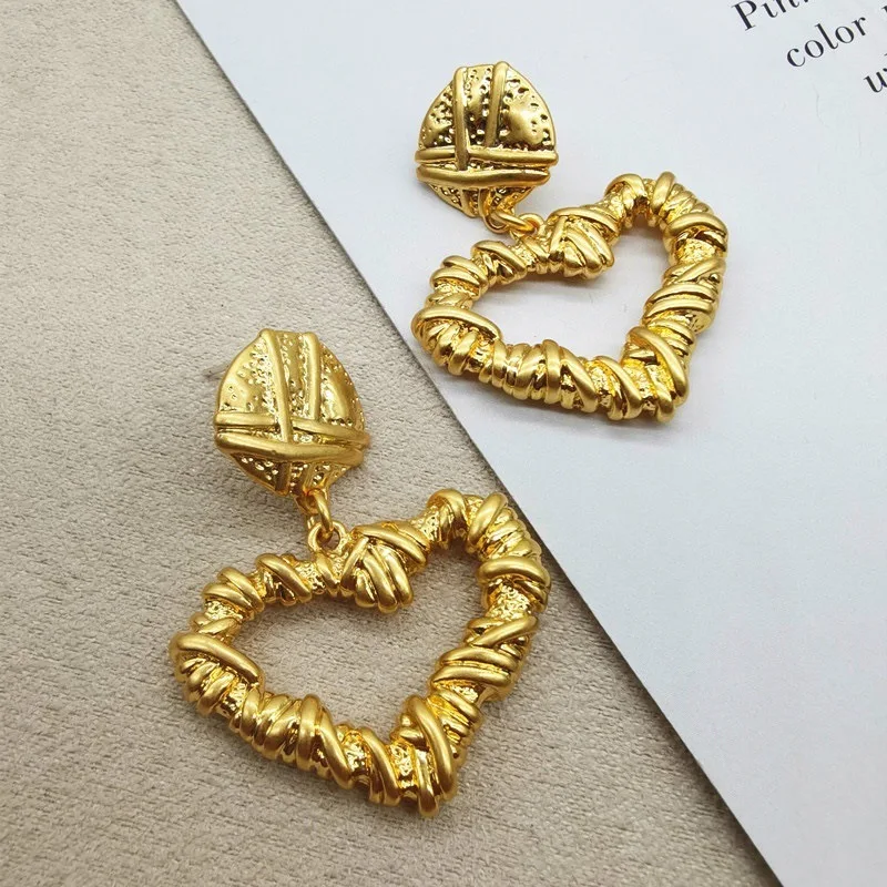 

Women Big Earrnings Vintage Personality Heart Earrings Fashion Jewelry For Women Europe and America Metal Accessories 2022 New