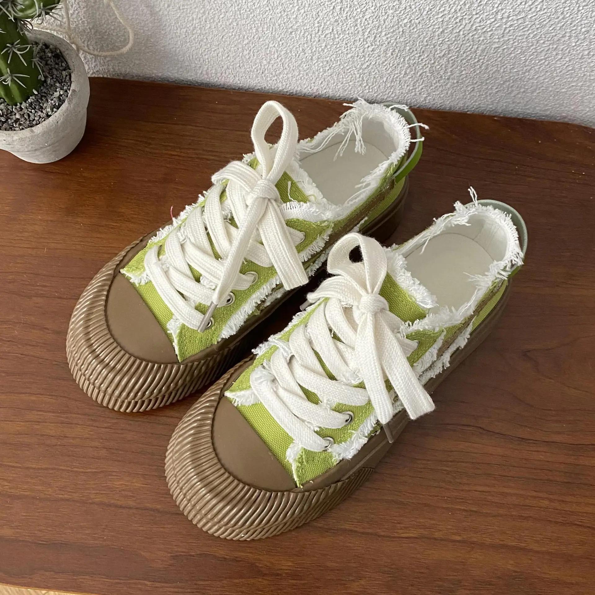 Женские холщовые кроссовки на шнуровке черные повседневные спортивные туфли