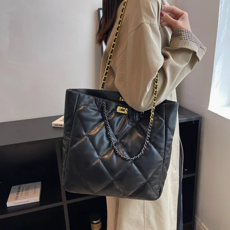 

New Large-capacity Chain Tote Bag Fashion Trend Single Shoulder Underarm Bags Solid Color Versatile Leather Travel Organizer