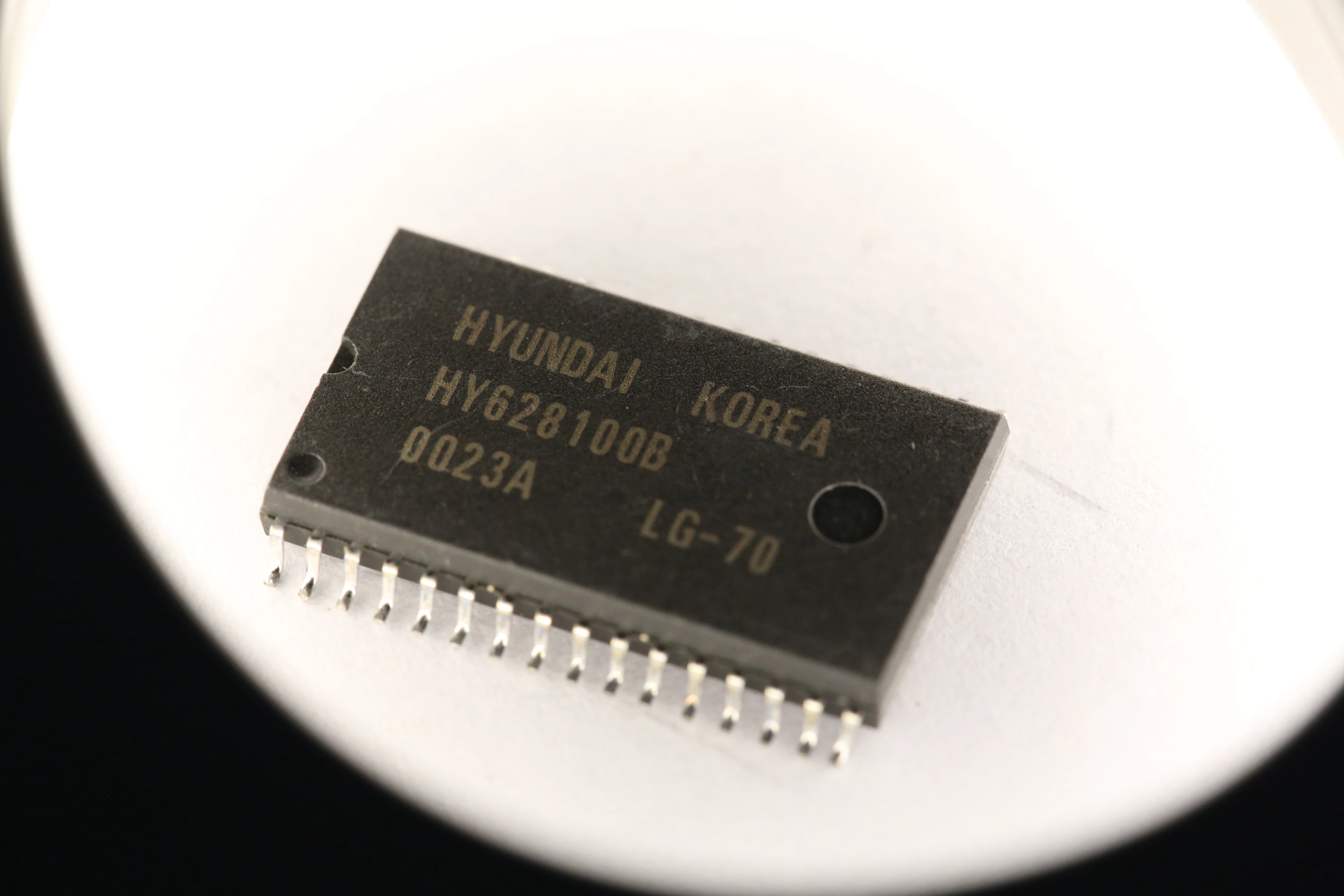 

100PCS HY628100B 0023A LG-70