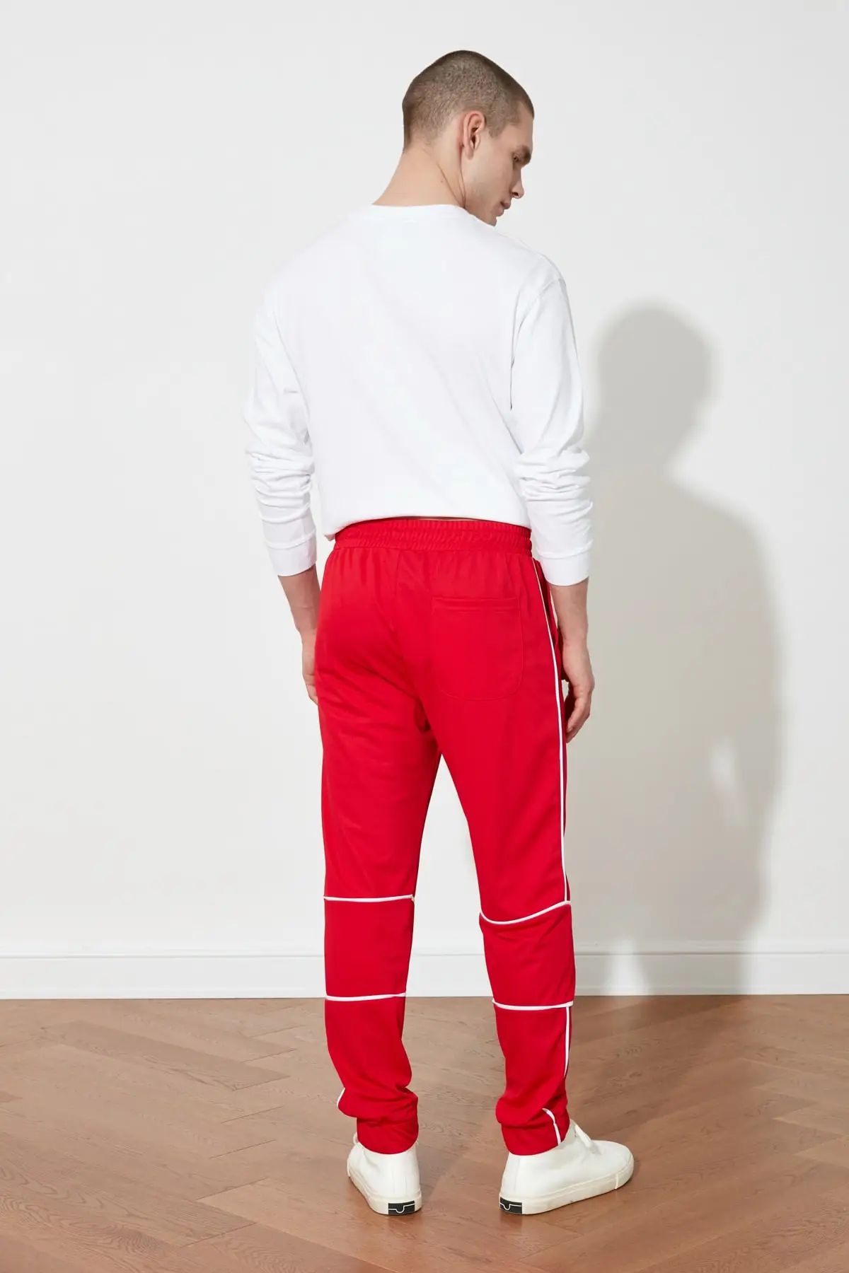 

Trendyol Men 'S Regular Fit Sweatpants TMNSS21EA0208