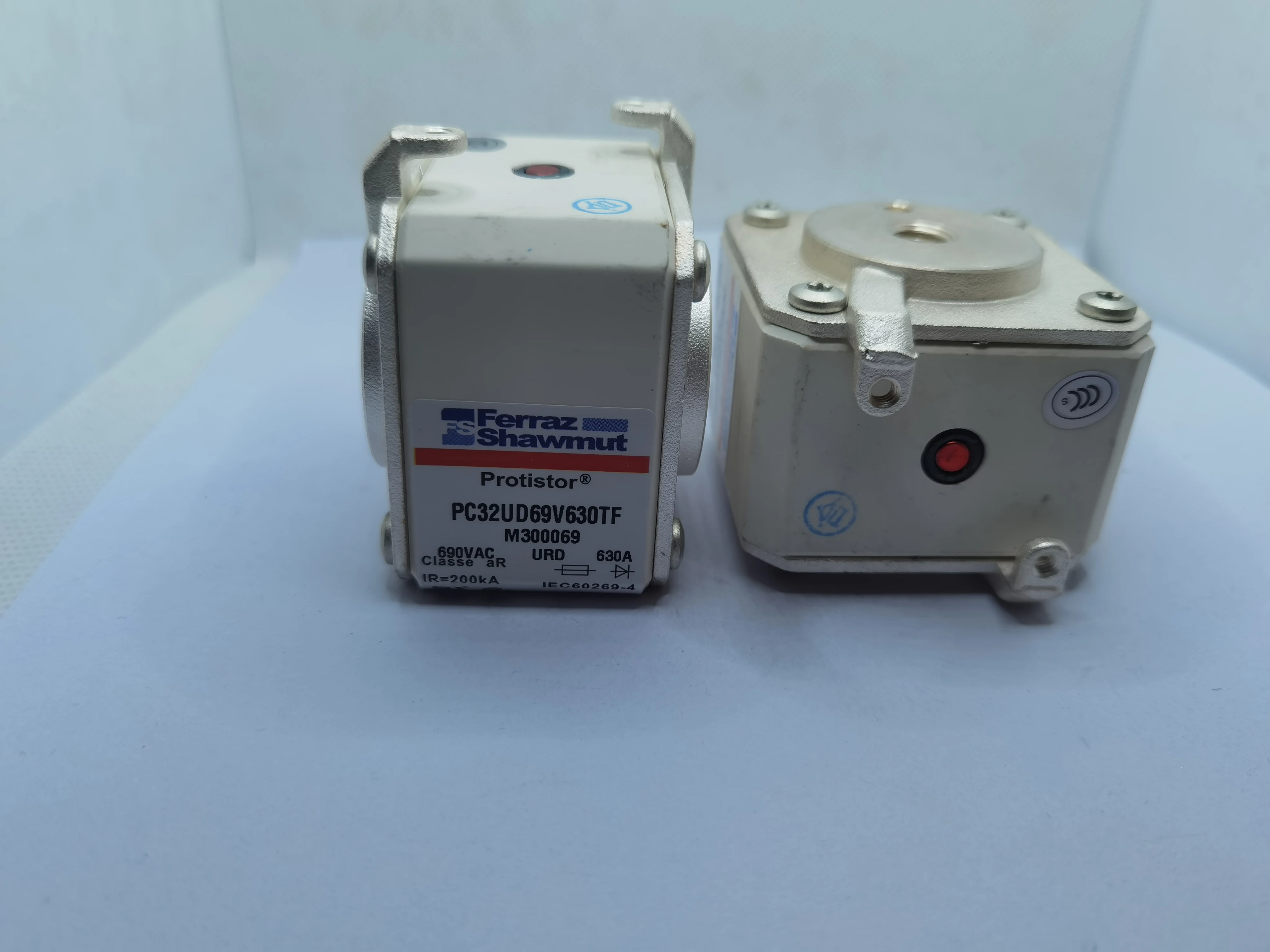 

Новые Предохранители PC32UD69V630TF M300069