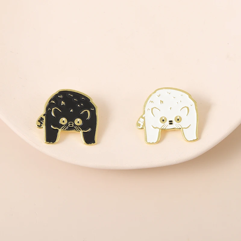 

Black And White Cat Brooch Kawaii Spotted Animal Male And Female Lovers Personalized Neckpin Pin Badge Accessories Medal Gifts