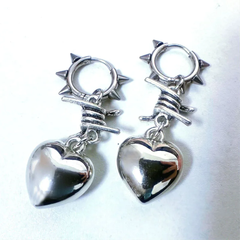 Женские серьги-кольца в виде сердца стиле панк