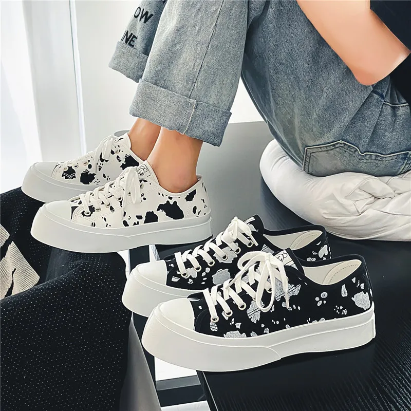 

Spring Summer Fashion Men Canvas Shoes Low Upper Lace-up Casual Leisure Sneakers Men Shoes Students Vulcanize Shoes Flats