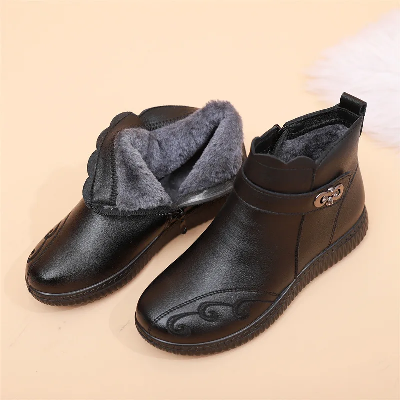 

2022 Cotton Padded Shoes Mother Snow Boot Winter Plush Middle-aged Short Boots Women Flat Anti Slip Comfortable Soft Soled Shoes