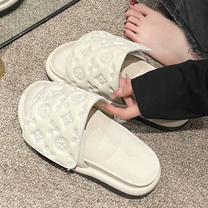 Summer New Luxury Designer Women's Thick Sole Slippers Outdoor Fashion Beach Sandals Embossed Printing Home Women's Shoes