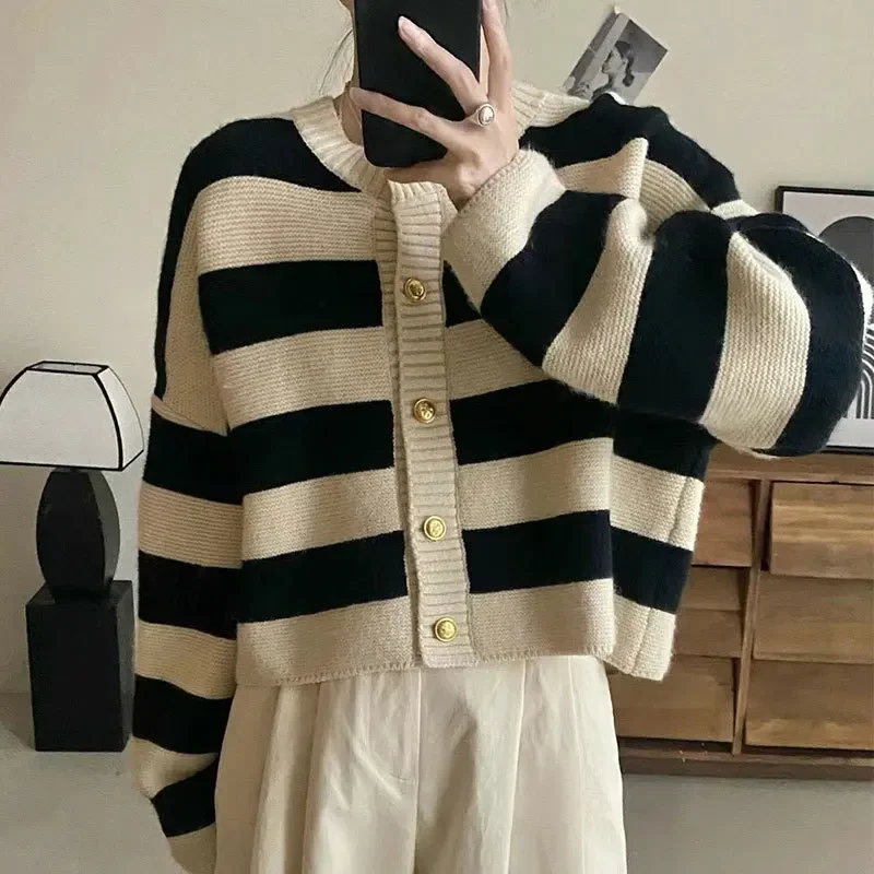 

Spring and Autumn Contrasting Striped Loose Knit Cardigan Women's Long Sleeved Temperament Casual Gentle Style Sweater Jacket